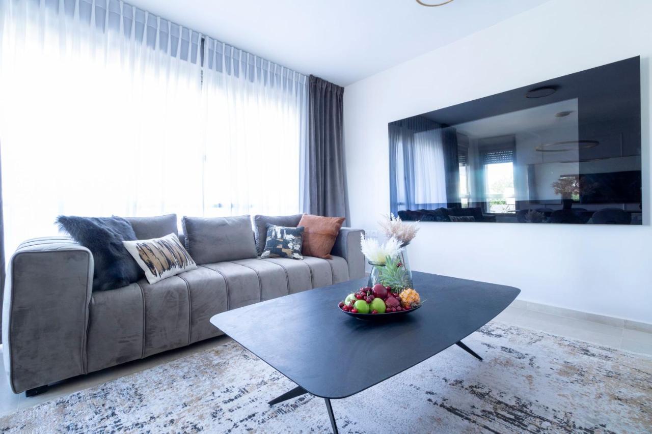 The Haneviim Suites - Isrentals Jeruzalem Buitenkant foto