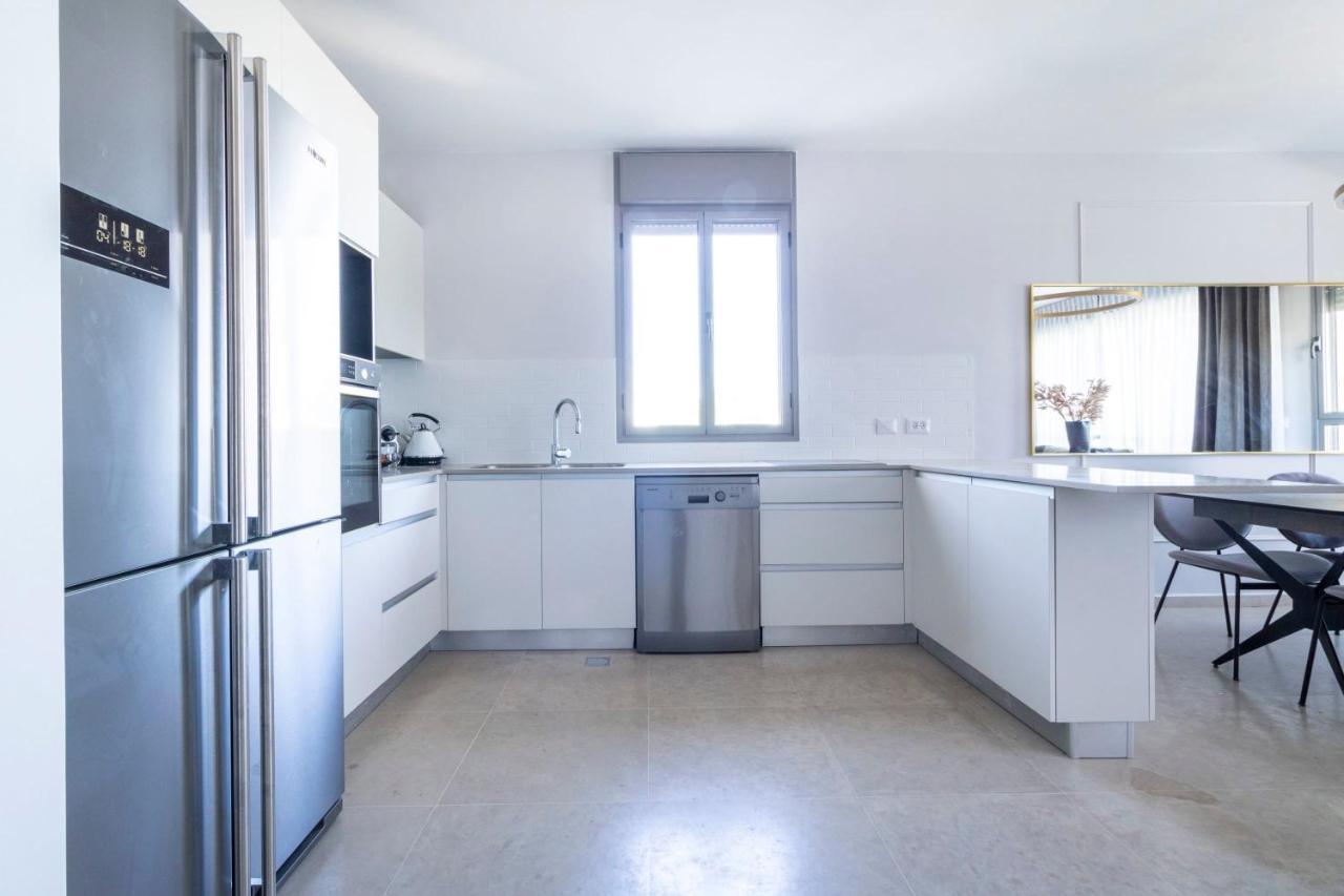 The Haneviim Suites - Isrentals Jeruzalem Buitenkant foto