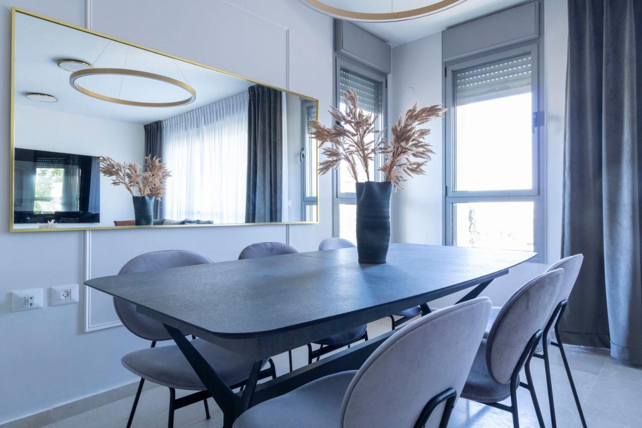 The Haneviim Suites - Isrentals Jeruzalem Buitenkant foto