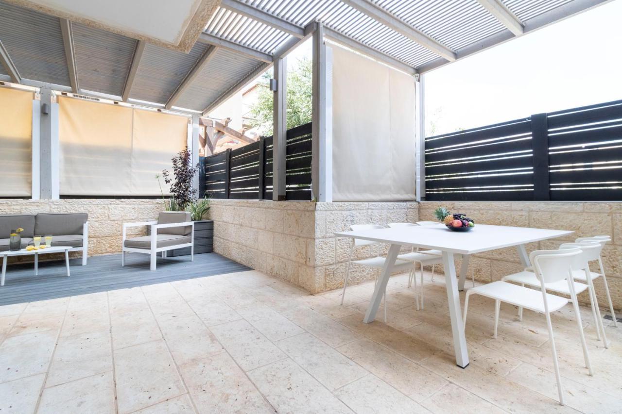 The Haneviim Suites - Isrentals Jeruzalem Buitenkant foto